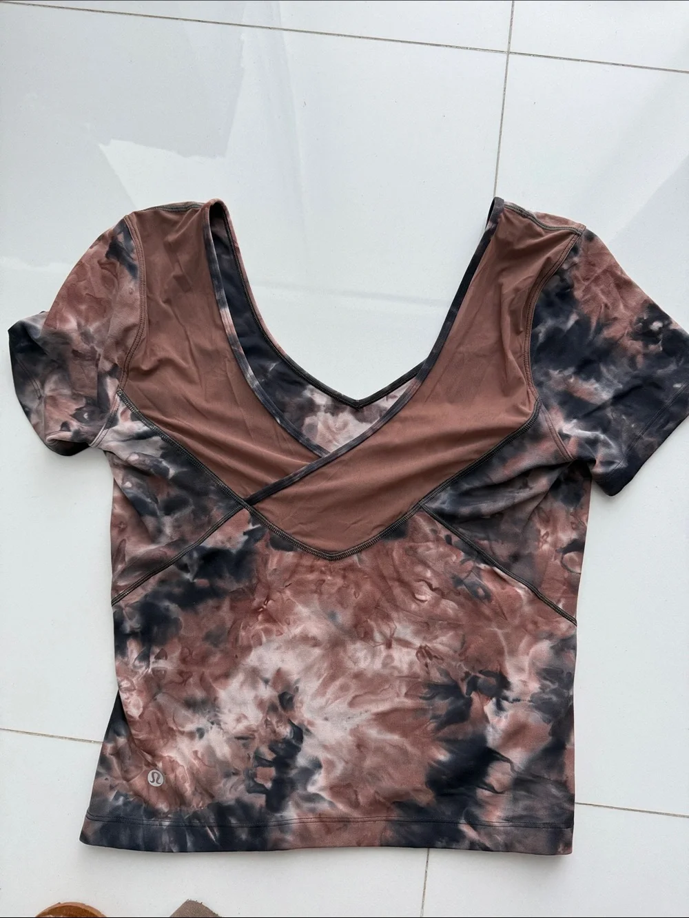 lululemon athletica Short Sleeve V-Neck Tie-Dye Top in Brown and Black